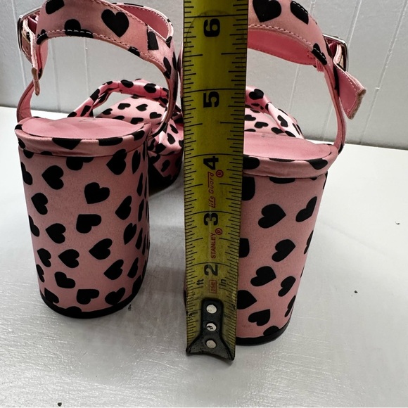 Torrid Soft Knot Pink and Black Heart Platform Sandals (WW) extra room size 6 - Picture 5 of 11